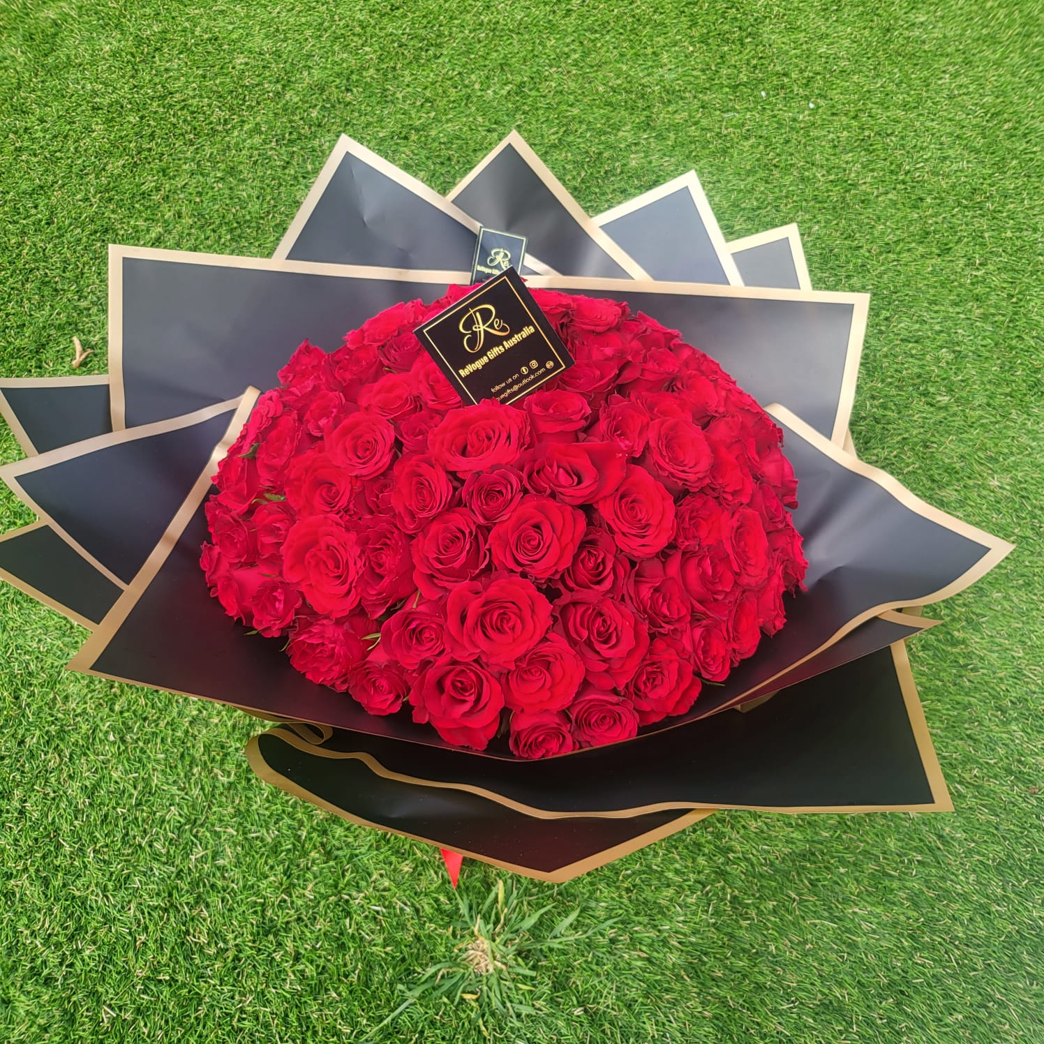 99 Red Roses Luxury Bouquet